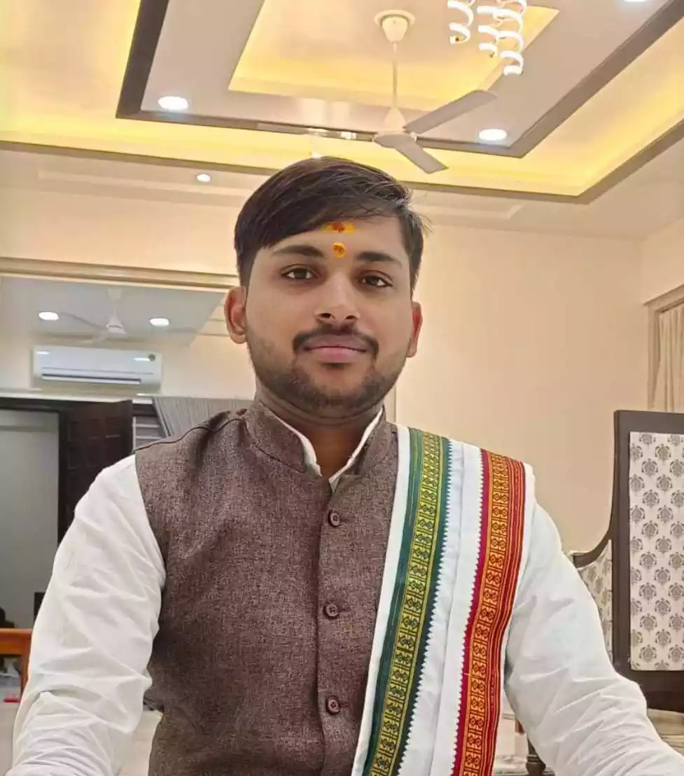 pandit Mayank Shastri